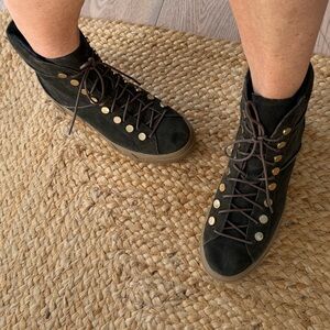 Free People New Bibi Lou dark olive green with Gold Studs. Great style Love🌈